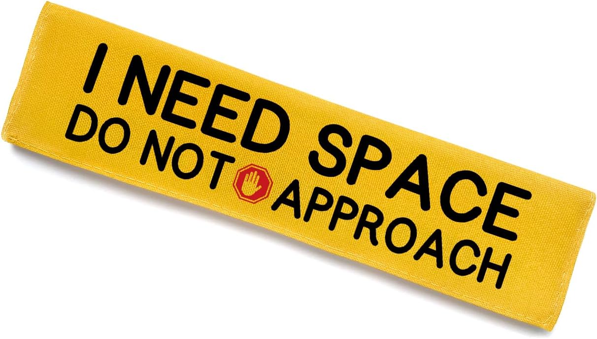 I Need Space Do Not Approach Dog Leash Sleeve, Funny Yellow Dog Leash Wrap Alert Hanging ID Patch Tag Do Not Pet Patch Pet Leash Sleeve Pet Birthday Gifts for Dog Owners